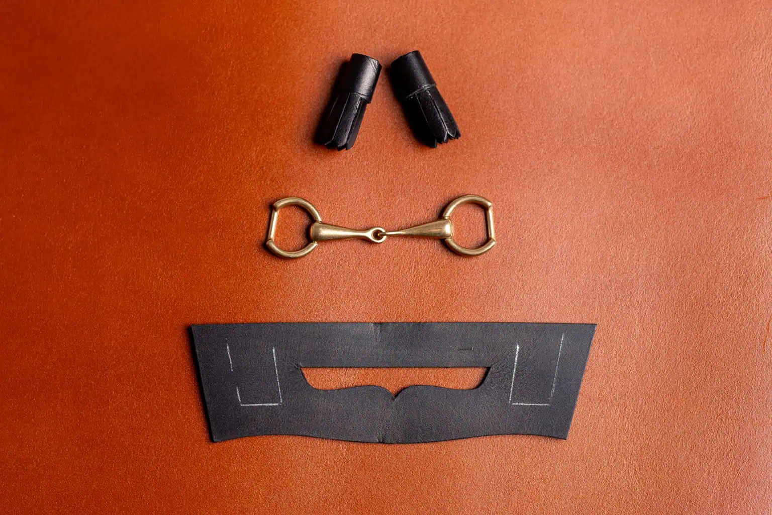 Penny strap, tassels and horsebit: the details of Carmina loafers
